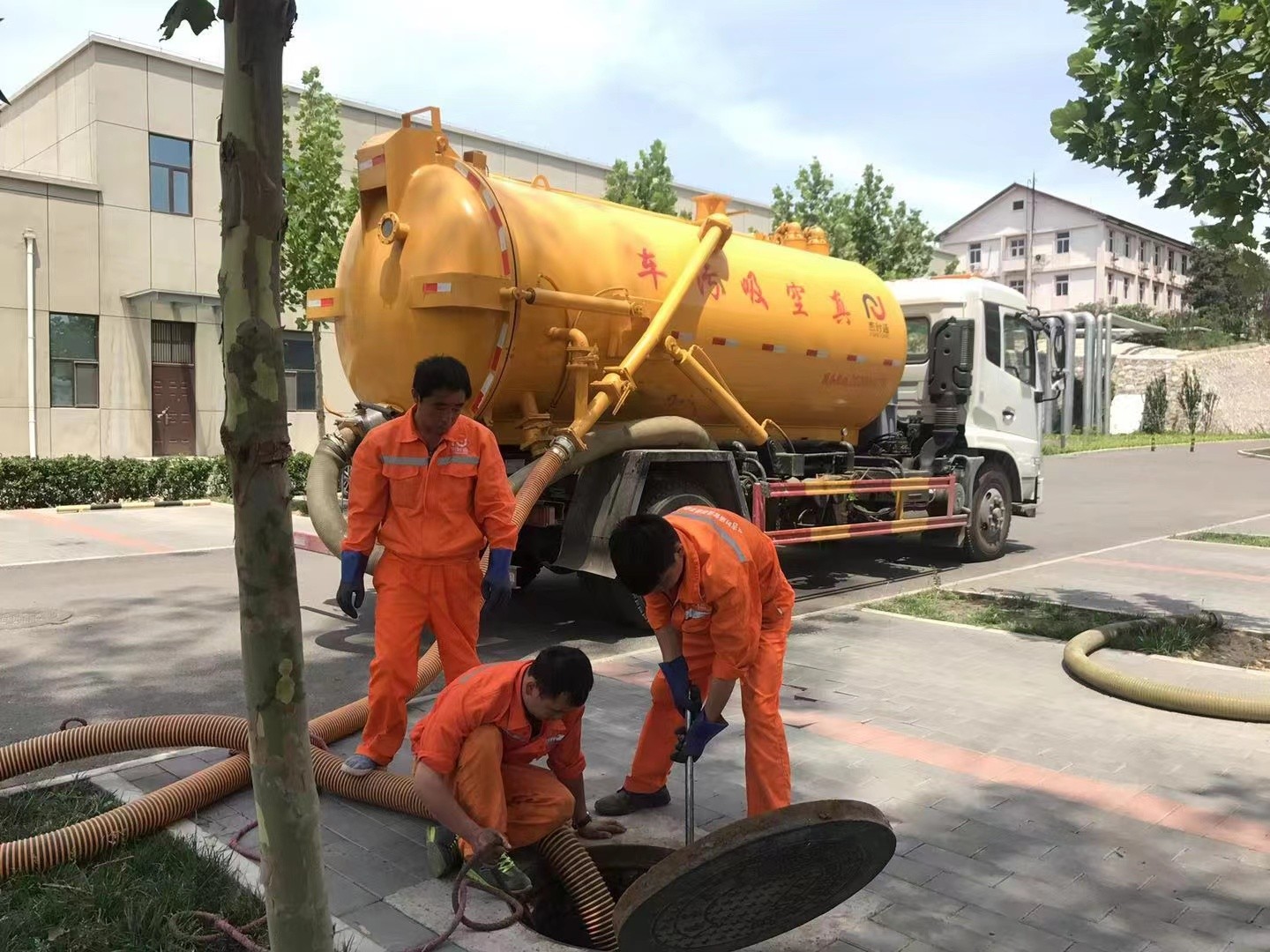 洛川化粪池清理与5-8吨吸粪车施工效率分析